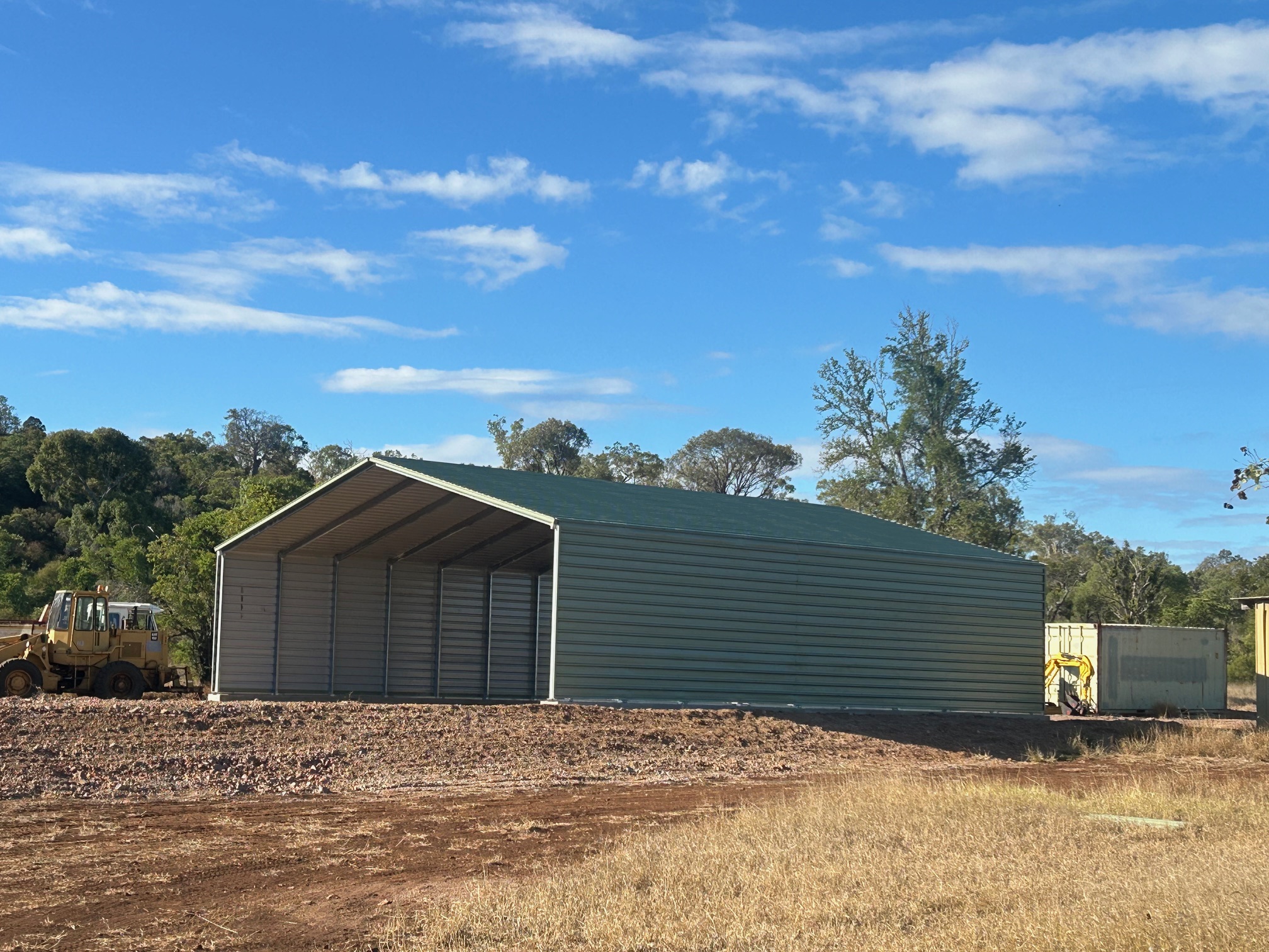 a metal building with a roof